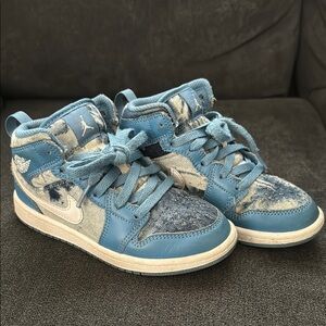 Jordan 1 Mid ‘Washed Denim’